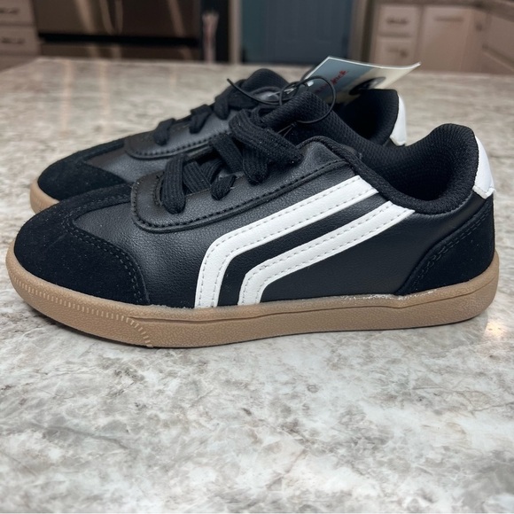 Cat & Jack NWT sneakers shoes black white size 13C 13 boys girls - Picture 1 of 8